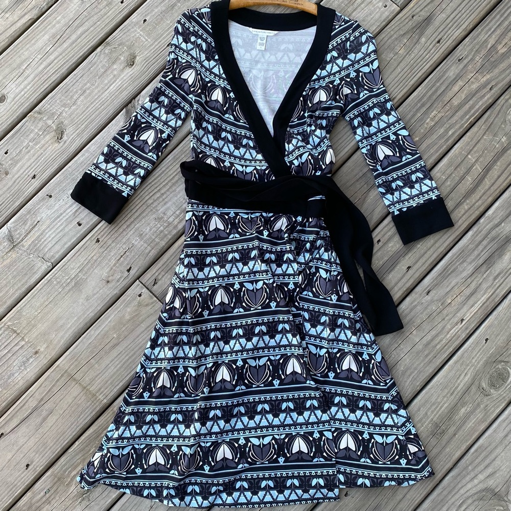 Diane Von Furstenberg 100% Silk Wrap Dress with Pockets